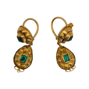 Pendientes de oro con esmeraldas